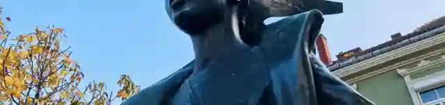 Kiskirálylány szobor