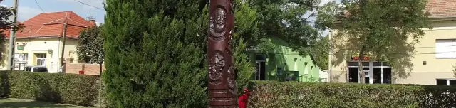 Aradi vértanuk emlékoszlopa