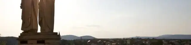 I. István király és Gizella királyné szobra