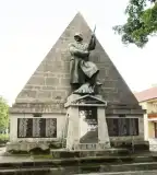 Hősi emlékmű, Bicske