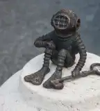 Kolodko Búvár és a kulcs miniszobor, Budapest