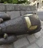 Kolodko A 14 karátos autó miniszobor, Budapest