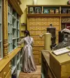 Boltmúzeum a süvegcukorhoz, Gyula