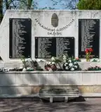 II. világháborús emlékmű, Harta