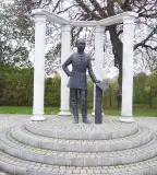 Vörösmarty Mihály szobra, Kápolnásnyék