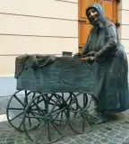 Kati néni szobra, Székesfehérvár