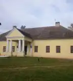 Sárga-kastély, Bár