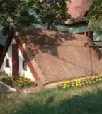 Dinnyés gunyhó, Csány