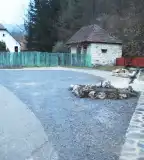 Csorgó forrás, Háromhuta