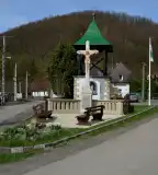 Harangláb, Háromhuta