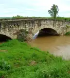 Háromlyukú kőhíd, Héhalom