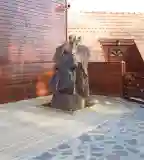 Zenélő szobor, Kozárd