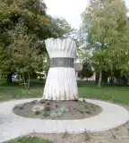 Megbékélés szobor, Majs