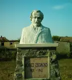 Móricz Zsigmond mellszobra, Prügy