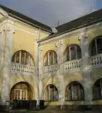 Eötvös-kastély, Sály