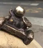 Kolodko Holdjáró miniszobor, Budapest