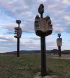 Emberi komédia szoborcsoport, Kővágóörs