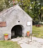 Városkút mosóházzal, Köveskál