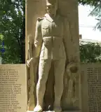 Hősi emlékmű, Lázi