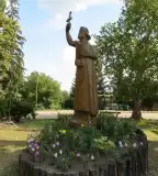 Szent István szobor, Lesencetomaj