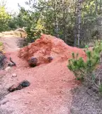 Őskori festékbánya, Lovas