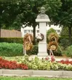 Szent István szobor, Mándok