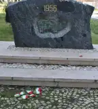 56-os emlékmű, Mány