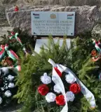 Kitörési emlékkő, Mány