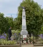 Világháborús emlékmű, Perenye