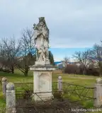 Nepomuki Szent János szobor, Pinnye