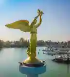 A Béke jóságos angyala, Siófok