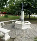 Mátyás Király Díszkút, Szakoly