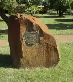 Kőolajipari Emlékkő, Szank