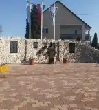 Kossuth-szobor, Szentlőrinckáta