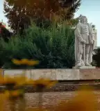 Zrínyi Miklós, a költő szobra, Szigetvár