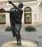 Szónok bronz szobra, Székesfehérvár