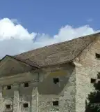 Klasszicista magtár, Tát