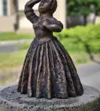 Kolodko Mária Terézia miniszobor, Vác