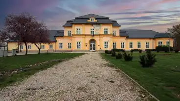 Acs Zichy Kastely 1