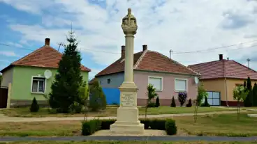 Acsalag Szent Haromsag Szobor 01