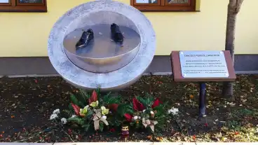 Adasztevel Komar Laszlo Emlekhely