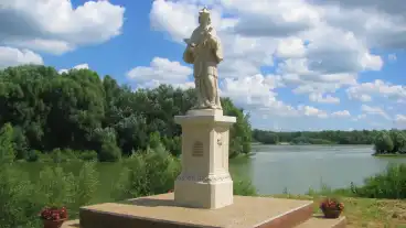 Adony Nepomuki Szobor