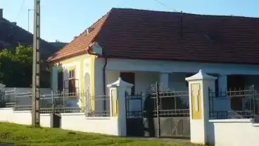 Bakonybank Kintli Haz