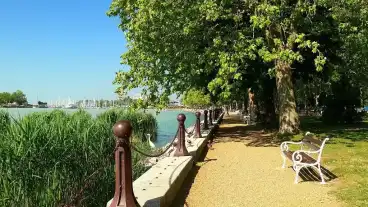 Balatonfured Tagore Setany 1