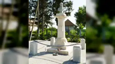 Balatonszabadi Kossuth Szobor 01