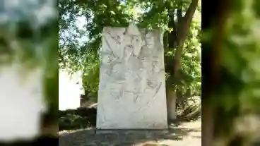 Balatonszarszo 43 As Talalkozo Emlekmuve