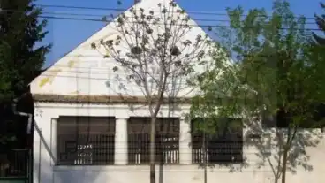 Bekes Iskolamesteri Lakas 1