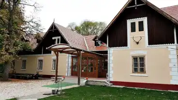 Belmegyer Karasz Vadaszkastely 1