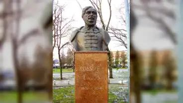 Bicske Kossuth Szobor