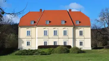 Bokahaza Botka Kastely